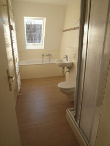Robert-Koch-Str. 44, Wohnung 8 ~~~ , Dachterrasse, Tageslichtbad mit Wanne und Dusche, Gäste-WC, Keller - Foto 2