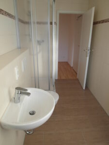 Robert-Koch-Str. 44, Wohnung 8 ~~~ , Dachterrasse, Tageslichtbad mit Wanne und Dusche, Gäste-WC, Keller - Foto 1