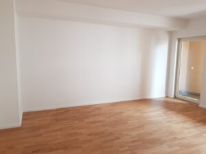 Bahnhofstr. 38, Wohnung 5 ~~~ Einbauküche, Loggia, Fußbodenheizung, Parkett, Bad mit Wanne und Dusche, Gäste-WC - Photo 1