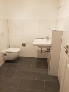 Bahnhofstr. 38, Wohnung 5 ~~~ Einbauküche, Loggia, Fußbodenheizung, Parkett, Bad mit Wanne und Dusche, Gäste-WC - Photo 4