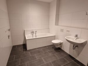 Friedensstraße 71, Wohnung 8 ~~~ Einbauküche, Parkett, Fußbodenheizung, Loggia, Bad mit Wanne u. Dusche, Abstellraum - Foto 4