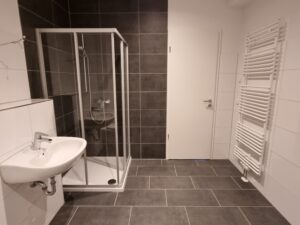Friedensstraße 71, Wohnung 8 ~~~ Einbauküche, Parkett, Fußbodenheizung, Loggia, Bad mit Wanne u. Dusche, Abstellraum - Foto 1