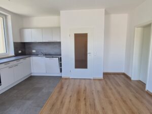 Melanchthonstr. 7, Wohnung 17 ~~~ Einbauküche, großer West-Balkon, Bad mit Wanne und Dusche, Stellplatz anmietbar, Aufzug, Abstellraum - Photo 4