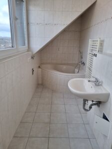Krausenstr. 20, Wohnung 10 ~~~ Dachgeschoss, Loggia, Tageslichtbad mit Eckbadewanne und Dusche, Keller - Foto 3