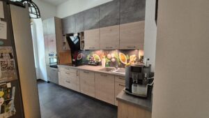 Bahnhofstr. 38, Wohnung 1 ~~~ Einbauküche der Vormieter kann gegen ein Entgelt übernommen werden,Loggia, Fußbodenheizung, Parkett, Bad mit Wanne und Dusche, Gäste-WC, Abstellraum, Stellplatz anmietbar - Foto 3