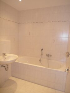 Antonstr. 40, Wohnung 10 ~~~ Einbauküche, Balkon, Bad mit Wanne und Dusche, Abstellraum, Dachboden - Foto 2