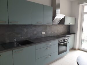 Rähnisstr. 35, Wohnung 4 ~~~ Einbauküche der Vormieter kann abgekauft werden, Balkon, Tageslichtbad mit Wanne und Dusche, Abstellraum, Keller - Foto 3