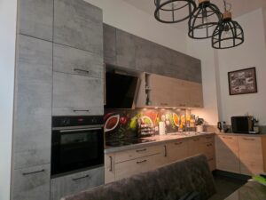 Bahnhofstr. 38, Wohnung 1 ~~~ Einbauküche der Vormieter kann gegen ein Entgelt übernommen werden,Loggia, Fußbodenheizung, Parkett, Bad mit Wanne und Dusche, Gäste-WC, Abstellraum, Stellplatz anmietbar - Foto 4