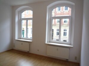 Beethovenstr. 17, Wohnung 1 ~~~ Einbauküche, Balkon, Bad mit Wanne und Dusche, Abstellraum im Treppenhaus - Foto 2