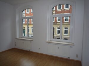 Beethovenstr. 17, Wohnung 1 ~~~ Einbauküche, Balkon, Bad mit Wanne und Dusche, Abstellraum im Treppenhaus - Foto 1