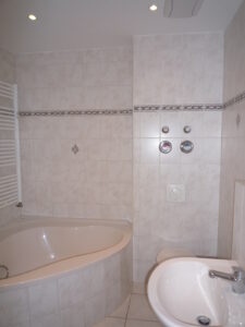 Scheffelstr. 6, Wohnung 6 ~~~ Balkon, Bad mit Eckbadewanne, Abstellraum im Treppenhaus, Keller - Foto 5
