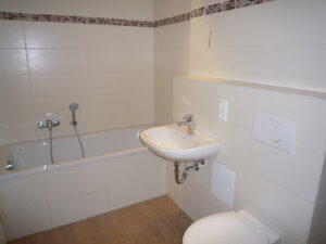Julius-Fucik-Str. 17, Wohnung 6 ~~~ Balkon, Bad mit Wanne und Dusche, Stellplatz anmietbar, Haus mit Aufzug, Keller - Foto 3