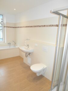 Rähnisstr. 35, Wohnung 4 ~~~ Einbauküche der Vormieter kann abgekauft werden, Balkon, Tageslichtbad mit Wanne und Dusche, Abstellraum, Keller - Foto 5