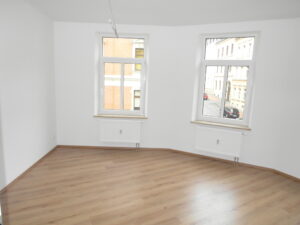 Rähnisstr. 35, Wohnung 4 ~~~ Einbauküche der Vormieter kann abgekauft werden, Balkon, Tageslichtbad mit Wanne und Dusche, Abstellraum, Keller - Foto 1