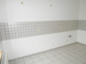 Max-Planck-Str. 73, Wohnung 1 ~~~ Balkon, Badezimmer mit Wanne und Dusche, Abstellraum im Treppenhaus - Photo 2
