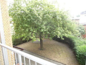 Max-Planck-Str. 73, Wohnung 1 ~~~ Balkon, Badezimmer mit Wanne und Dusche, Abstellraum im Treppenhaus - Photo 5