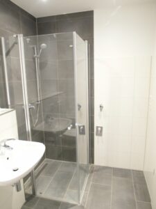 Krausenstr. 5, Wohnung 4 ~~~ Balkon, Fußbodenheizung, Parkett, Bad mit Wanne und Dusche, Gäste-WC, Keller, Stellplatz anmietbar - Foto 3