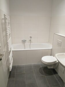 Krausenstr. 5, Wohnung 4 ~~~ Balkon, Fußbodenheizung, Parkett, Bad mit Wanne und Dusche, Gäste-WC, Keller, Stellplatz anmietbar - Foto 2