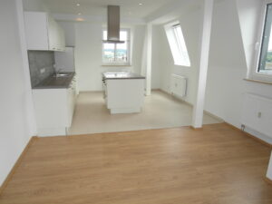 Stresemannstr. 48, WE 11 ~~~ Dachterrasse, Balkon, Einbauküche, Haus mit Aufzug, Tageslichtbad mit Wanne und Dusche, Gäste-WC, Stellplatz anmietbar - Foto 2