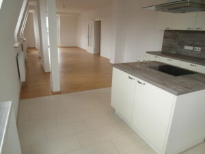 Stresemannstr. 48, WE 11 ~~~ Dachterrasse, Balkon, Einbauküche, Haus mit Aufzug, Tageslichtbad mit Wanne und Dusche, Gäste-WC, Stellplatz anmietbar - Foto 4