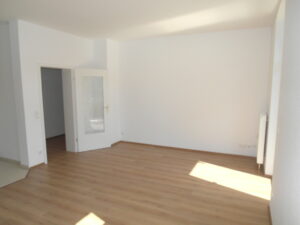 Beethovenstr. 6, Wohnung 3 ~~~ Einbauküche, Balkon, Bad mit Wanne, Abstellraum im Treppenhaus, Keller - Photo 2