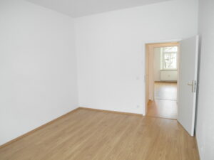 Alfred-Schlagk-Str. 10, Wohnung 4 ~~~ Balkon, Tageslichtbad mit Wanne und Dusche, Gäste-WC, Abstellraum - Photo 4