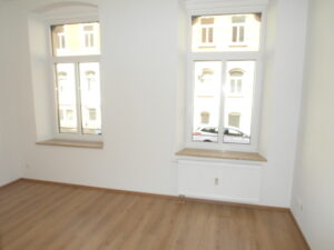 Beethovenstr. 6, Wohnung 1 ~~~ Einbauküche, Gartenanteil, Bad mit Wanne, Abstellraum im Treppenhaus - Photo 3
