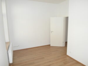 Beethovenstr. 6, Wohnung 1 ~~~ Einbauküche, Gartenanteil, Bad mit Wanne, Abstellraum im Treppenhaus - Photo 4