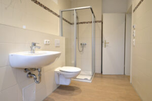 Rähnisstr. 35, Wohnung 6 ~~~ Balkon, Tageslichtbad mit Wanne und Dusche, Abstellraum, Keller - Photo 4