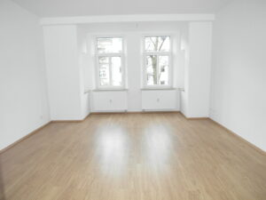 Alfred-Schlagk-Str. 10, Wohnung 4 ~~~ Balkon, Tageslichtbad mit Wanne und Dusche, Gäste-WC, Abstellraum - Photo 2